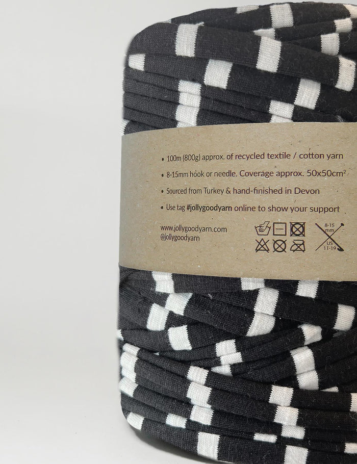 Recycled textile yarn - colour black-white