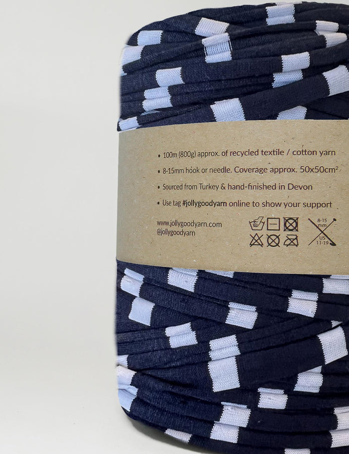 Recycled textile yarn - colour black-white