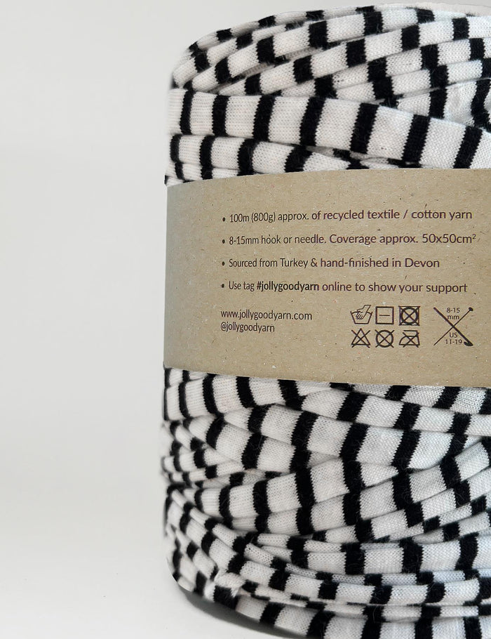 Recycled textile yarn - colour black-white