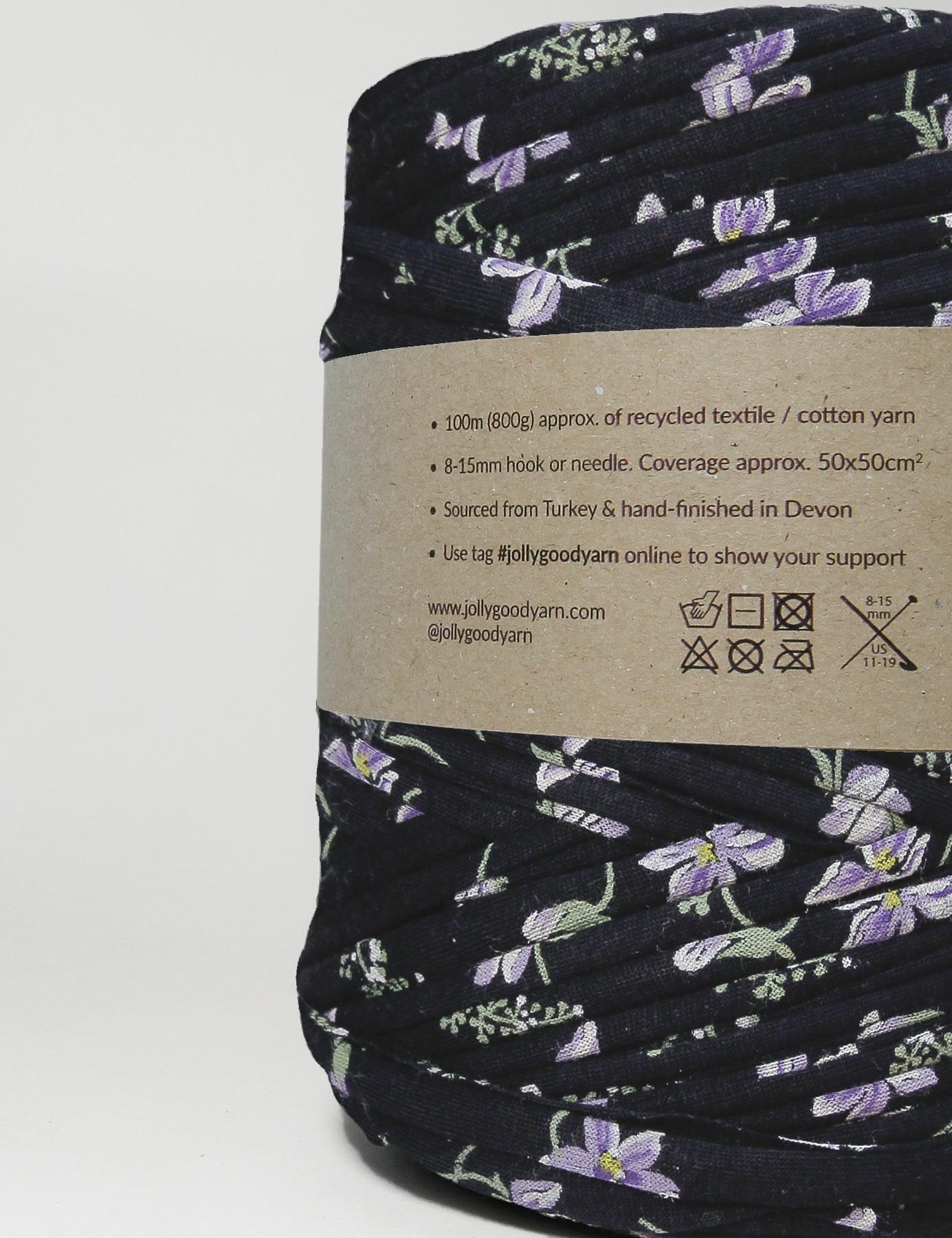 Black floral t-shirt yarn (100-120m)