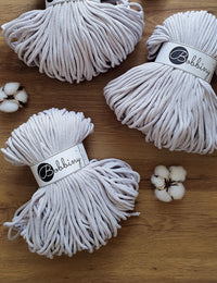 Recycled textile yarn - colour white